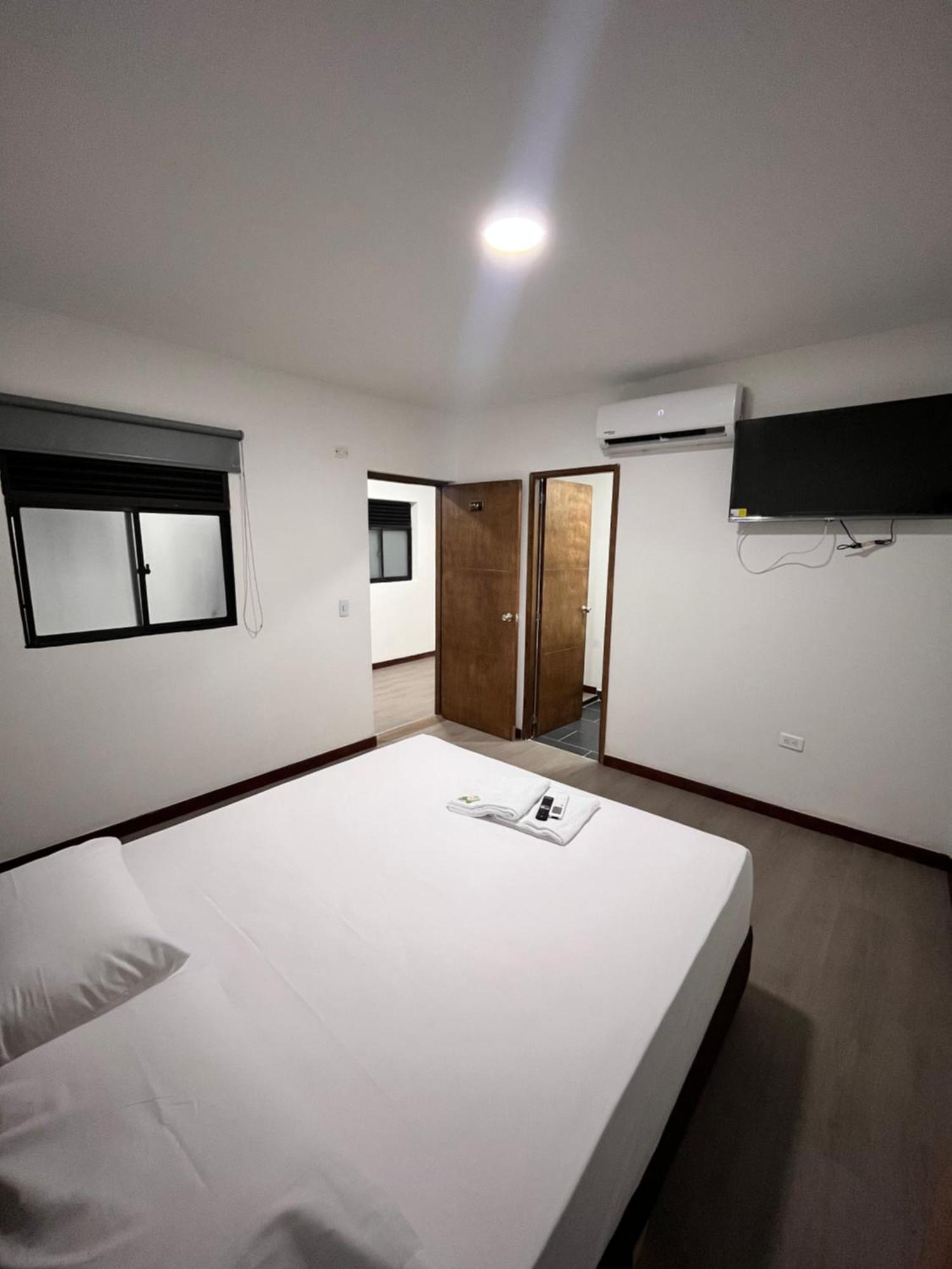 Hotel Gallery By 70 Medellín Dış mekan fotoğraf